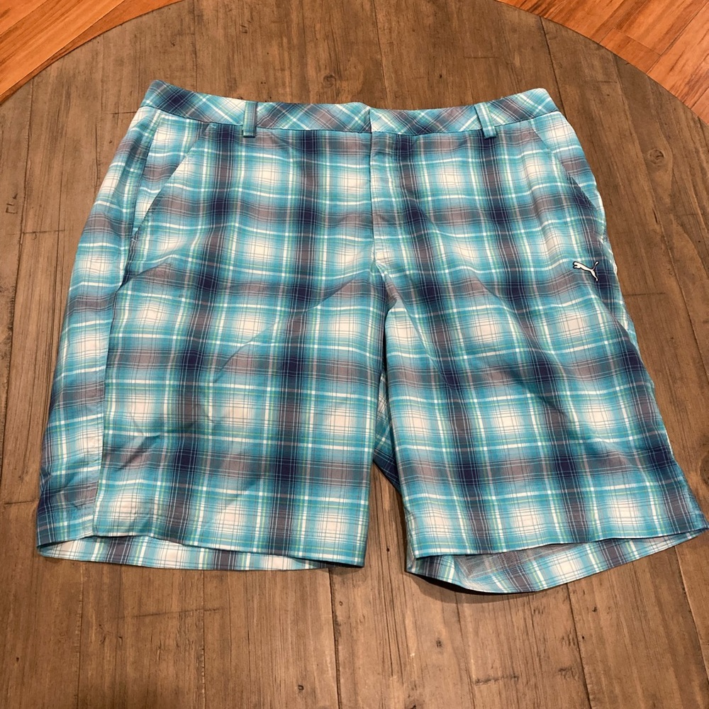 Men’s Puma golf shorts, lightweight, size 40